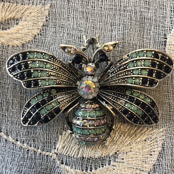 Dazzling Bumble Bee Brooch - Picture 4 of 9